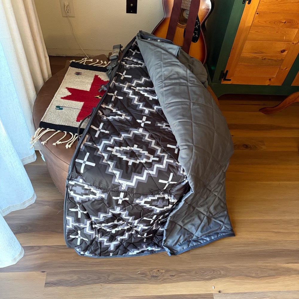 Pendleton Otero Pattern Stadium Travel Portable Blanket - Picture 6 of 6